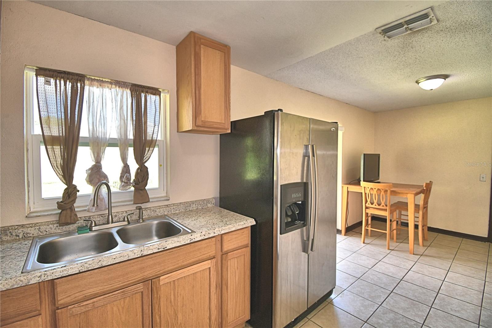 2407 Lilly St Property Photo 4