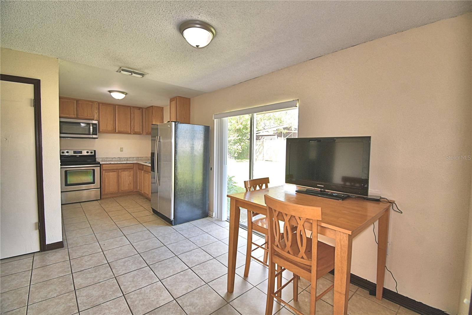 2407 Lilly St Property Photo 6