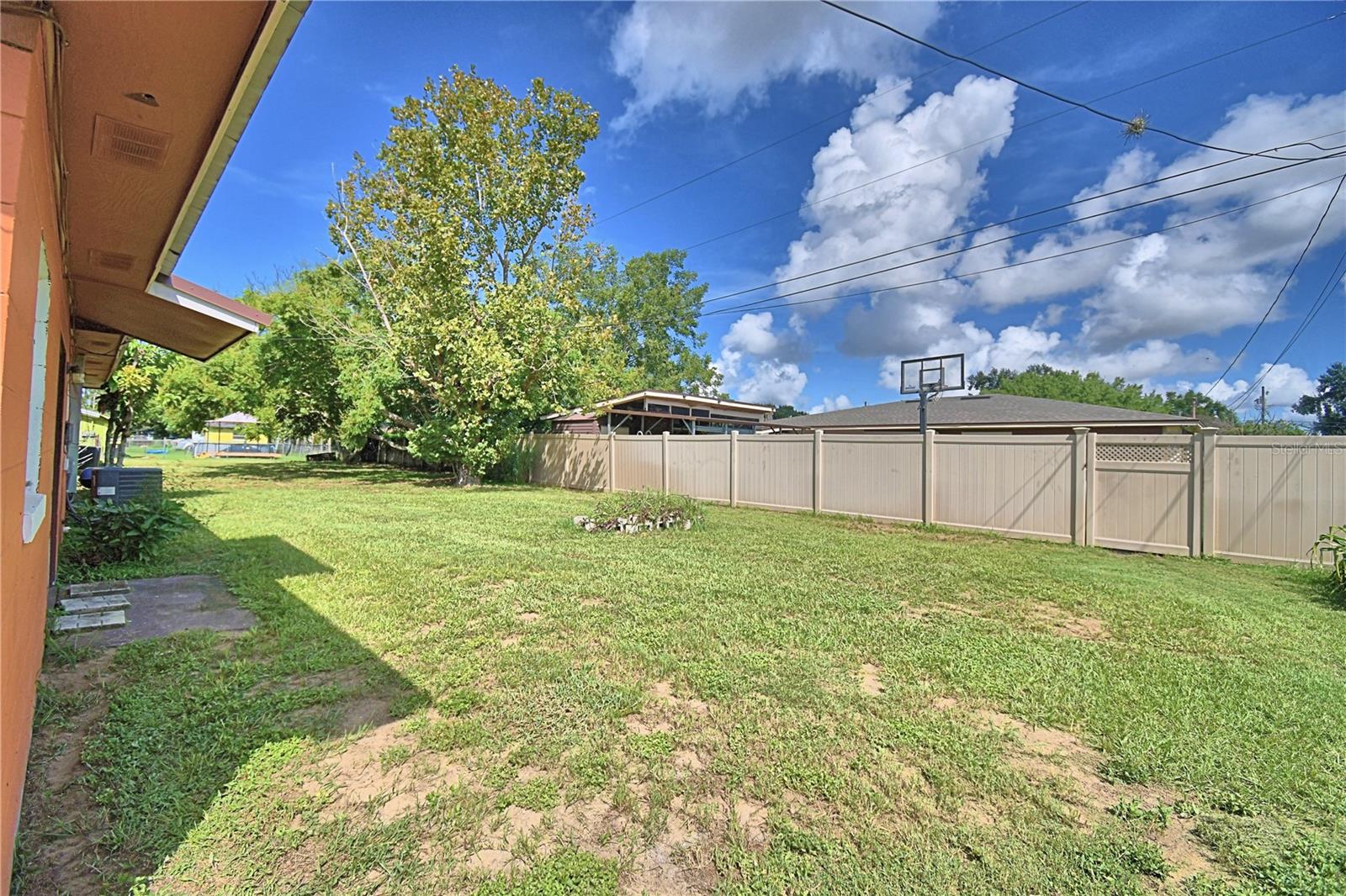 2407 Lilly St Property Photo 22