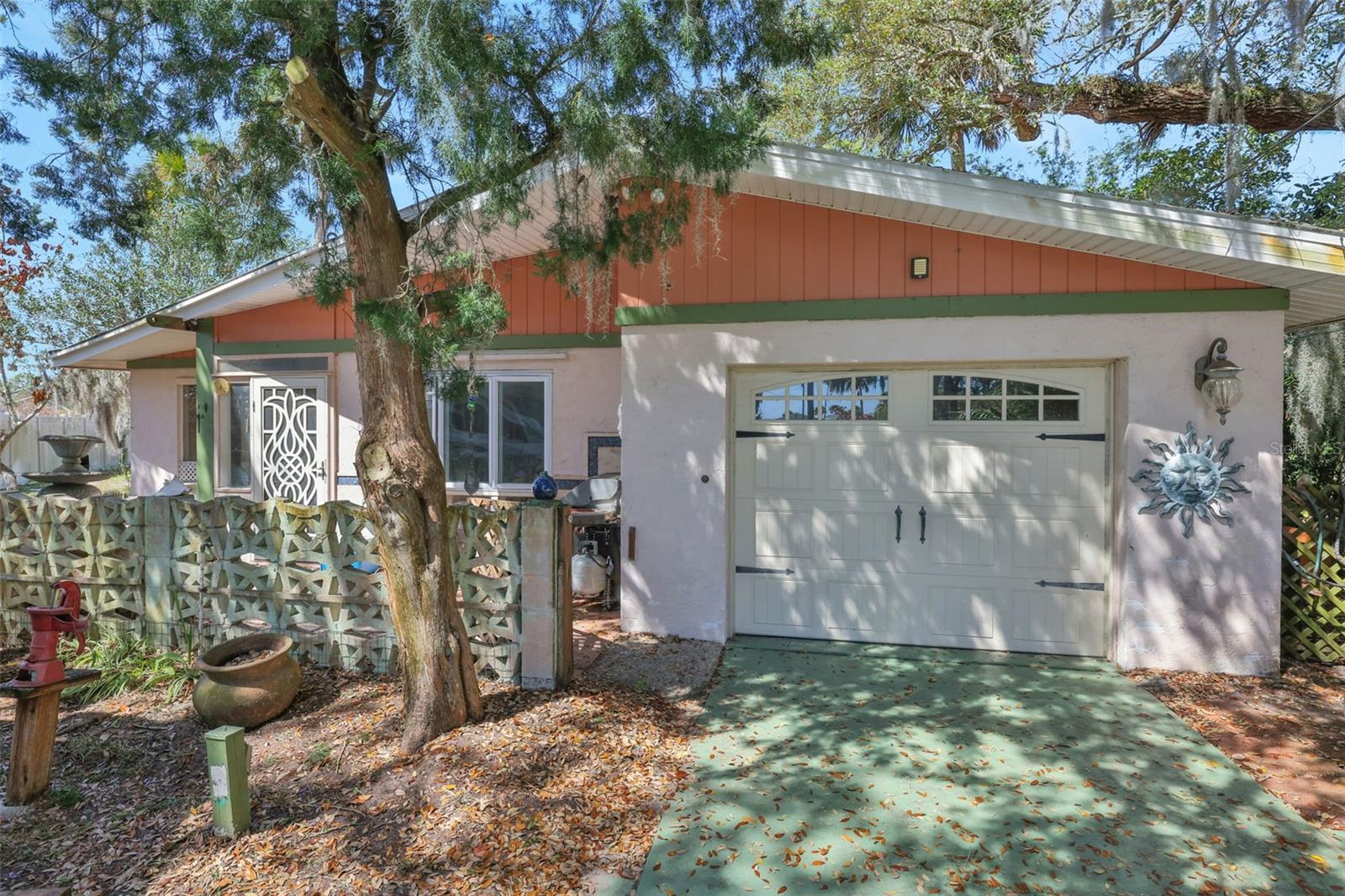 410 ACACIA CIR Property Photo 1