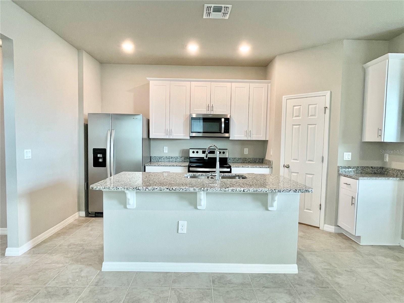 332 S Zuni Rd Property Photo 6