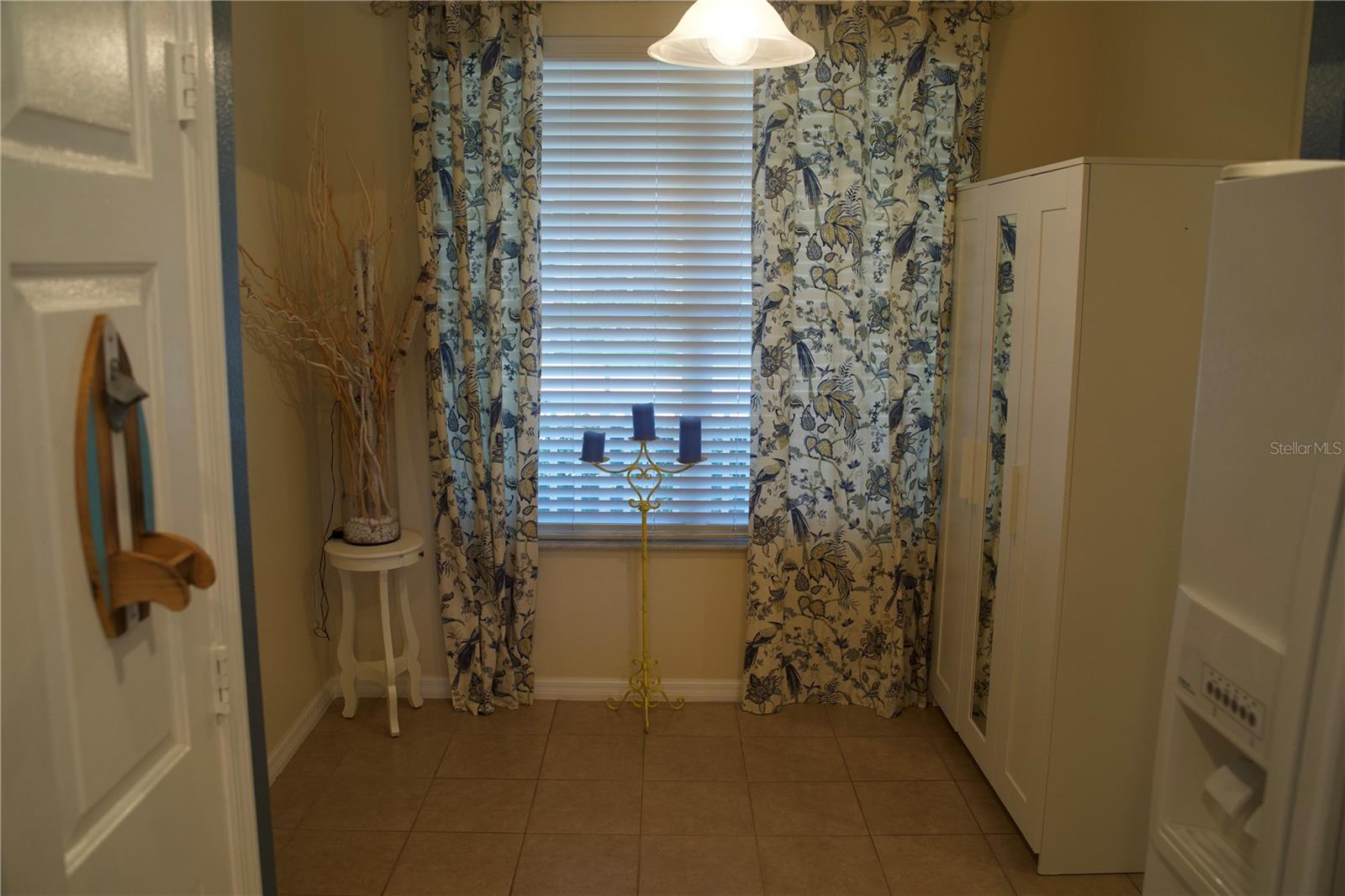 4925 Poolside Dr Property Photo 7