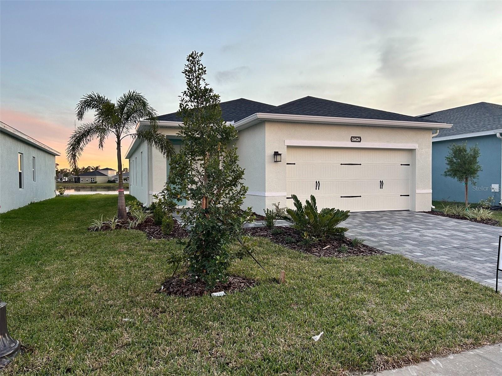 16426 QUEEN PALM DR Property Photo 1