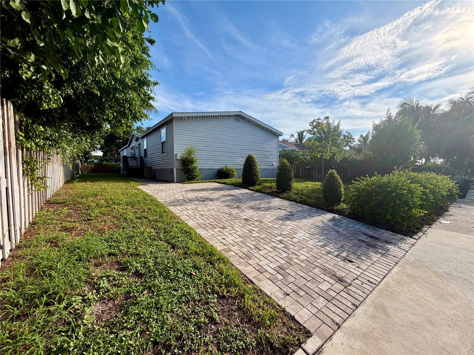 755 Ridgewood Rd Property Photo 1