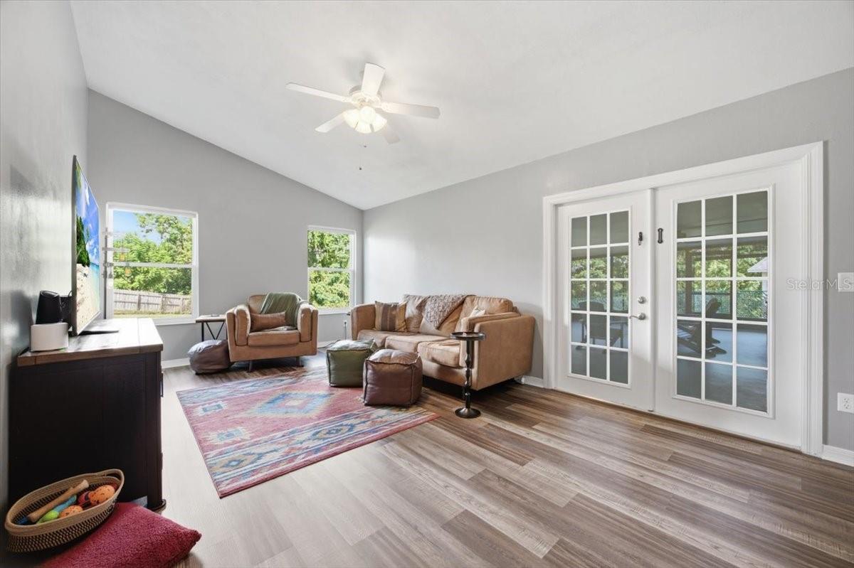 838 Satin Leaf Cir Property Photo 14
