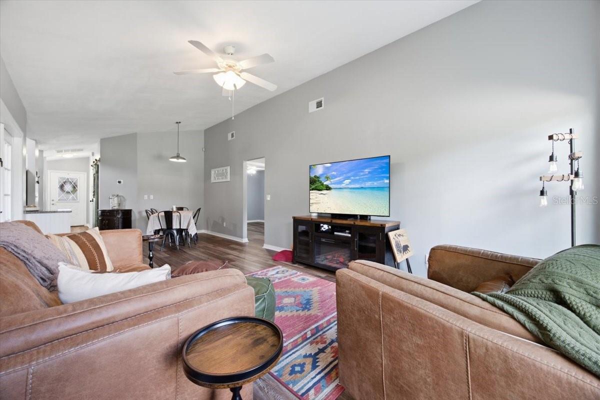 838 Satin Leaf Cir Property Photo 16