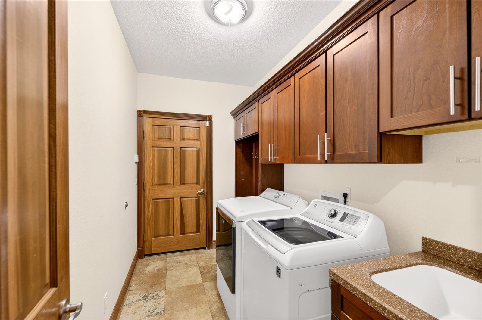 16623 Royal Palm Dr Property Photo 19