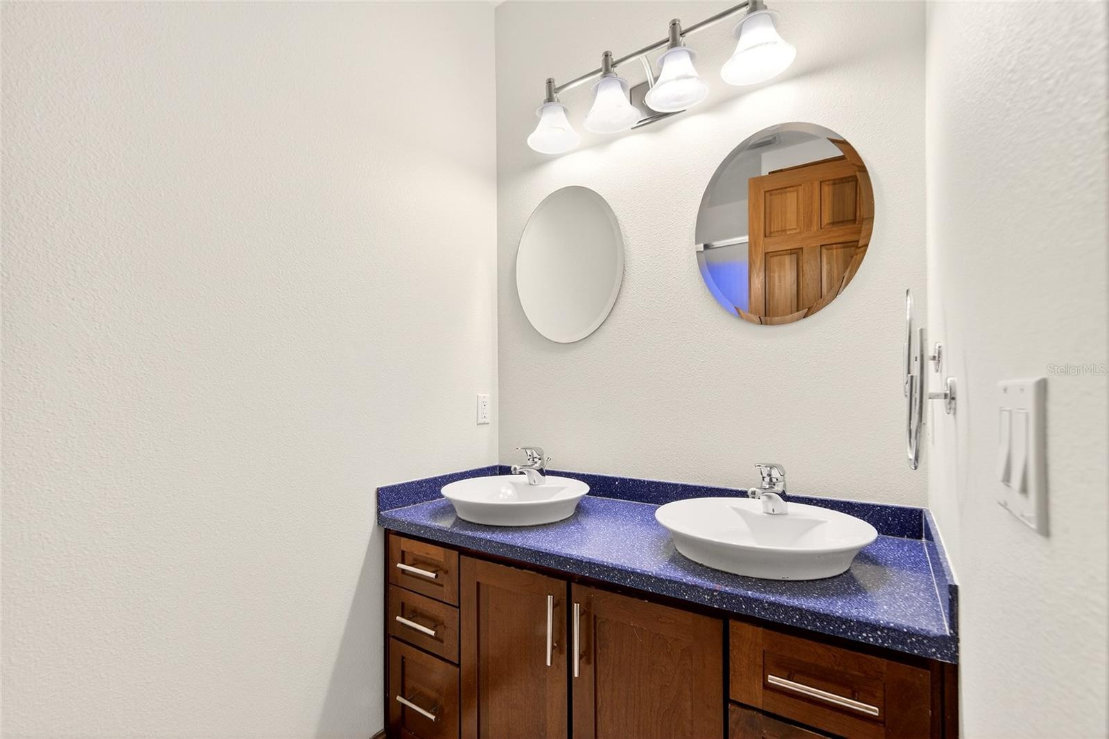 16623 Royal Palm Dr Property Photo 24