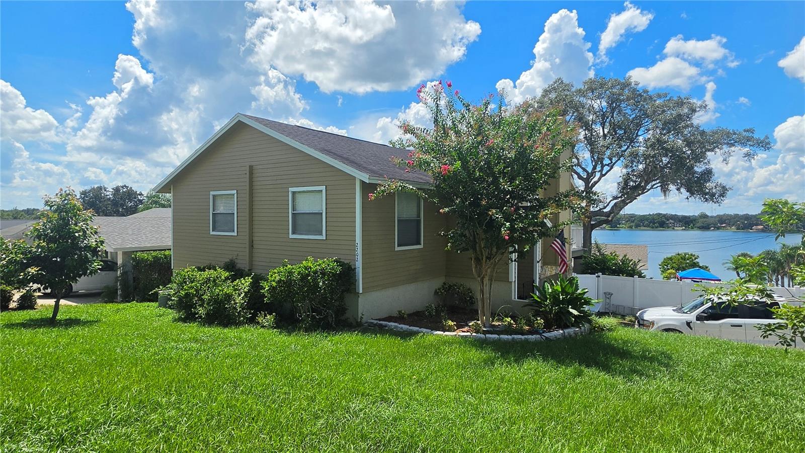 2202 Topping Pl Property Photo 2