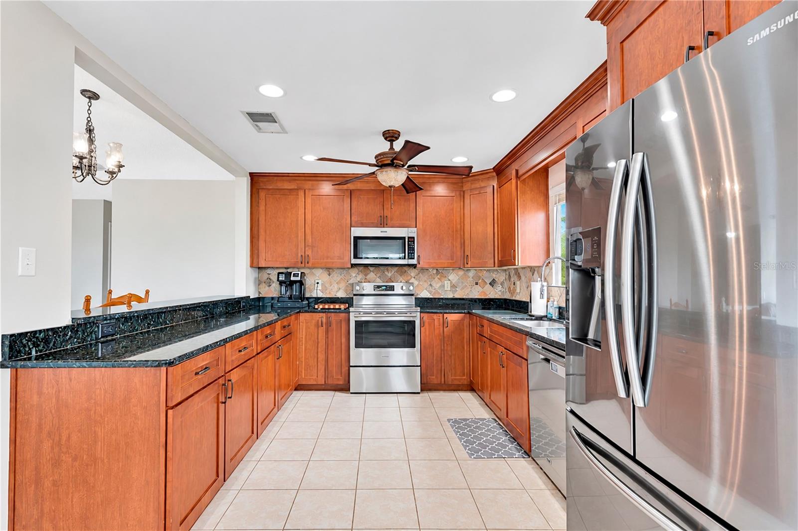 2202 Topping Pl Property Photo 3