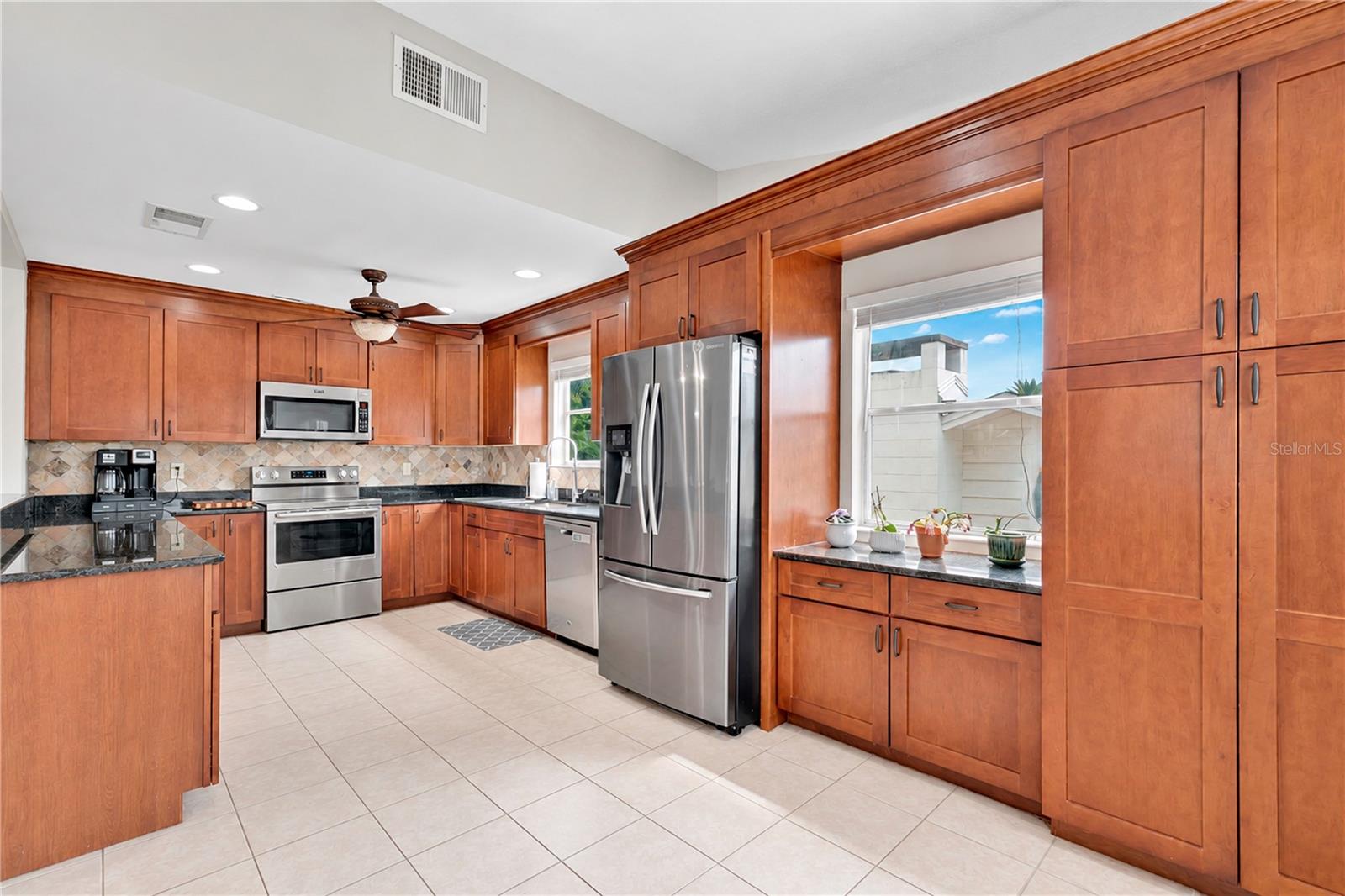 2202 Topping Pl Property Photo 4