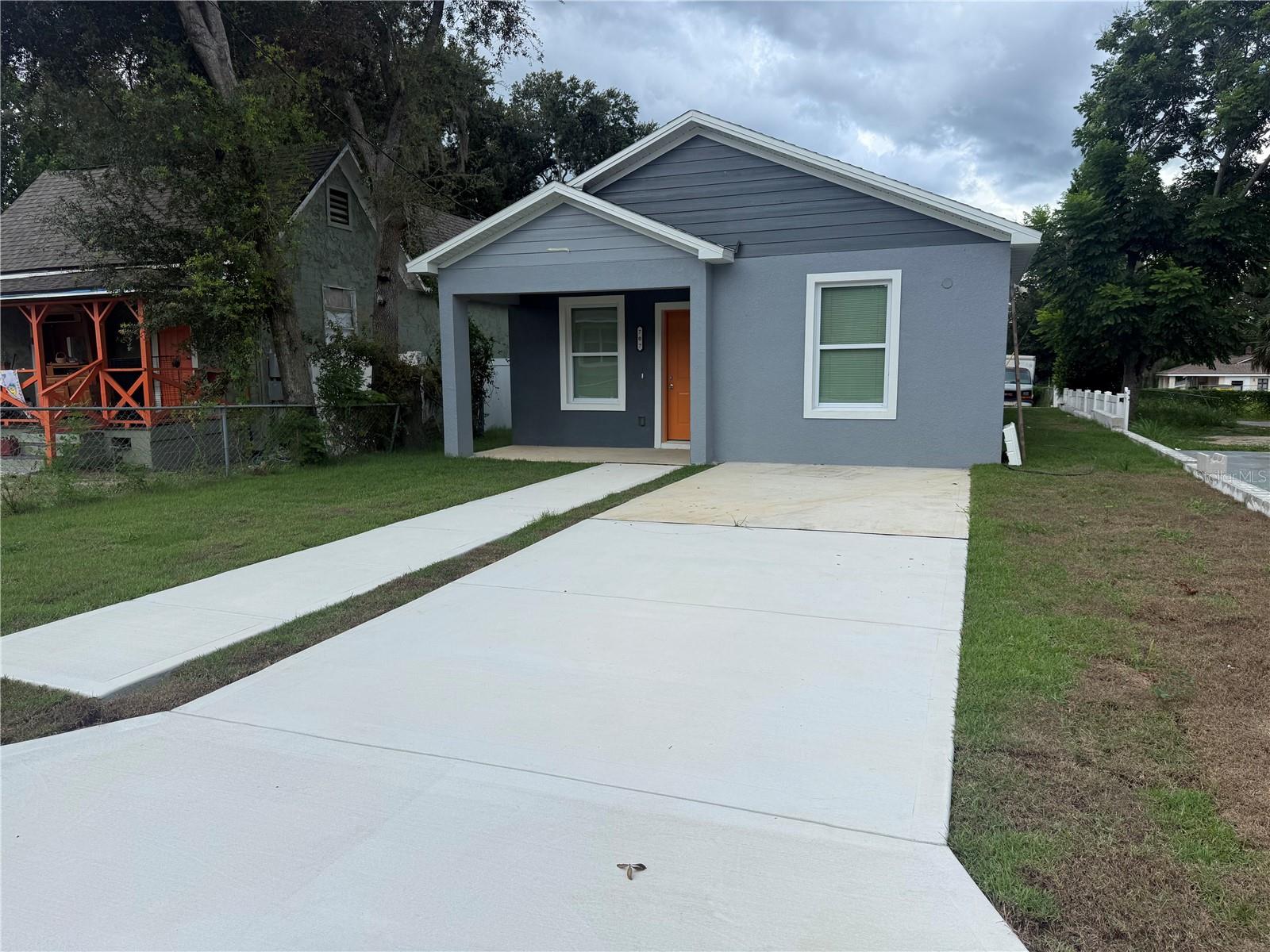 707 9th St Property Photo 1