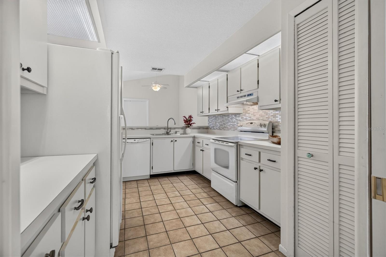 611 Chestnut Oak Cir #113 Property Photo 8