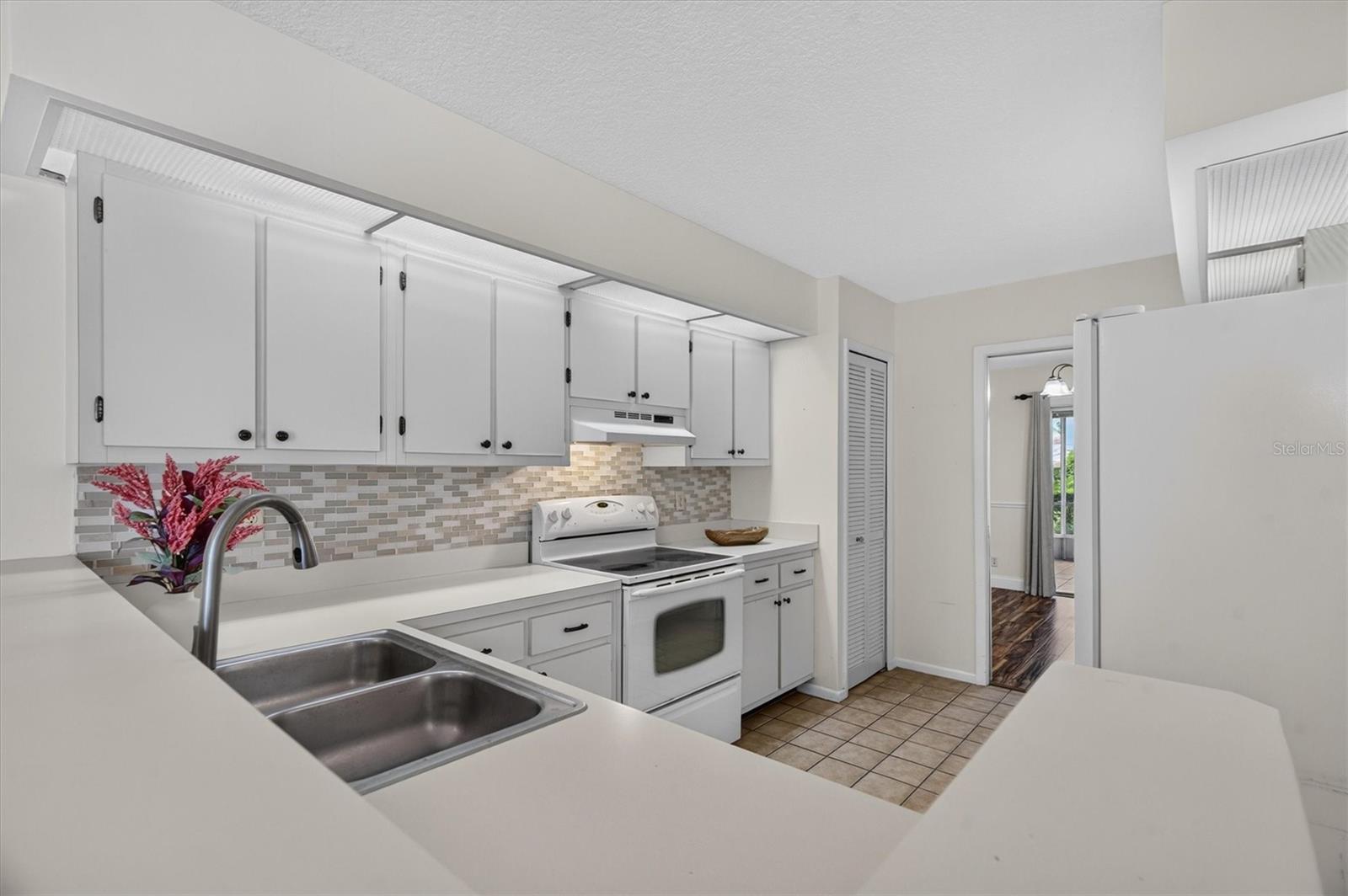 611 Chestnut Oak Cir #113 Property Photo 11
