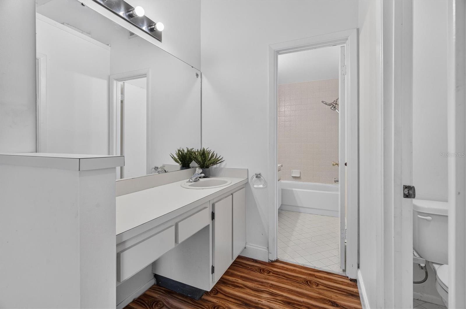 611 Chestnut Oak Cir #113 Property Photo 23