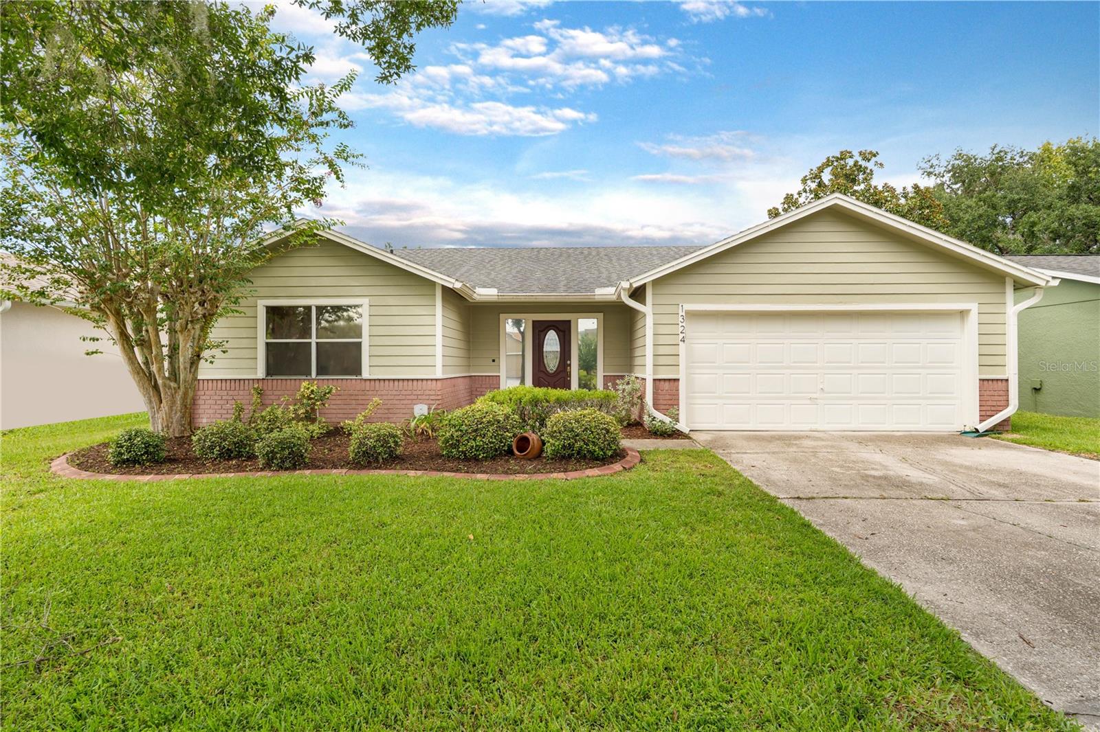 1324 Silverthorn Dr Property Photo 1