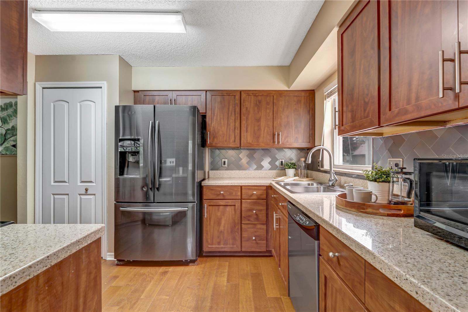 1324 Silverthorn Dr Property Photo 12
