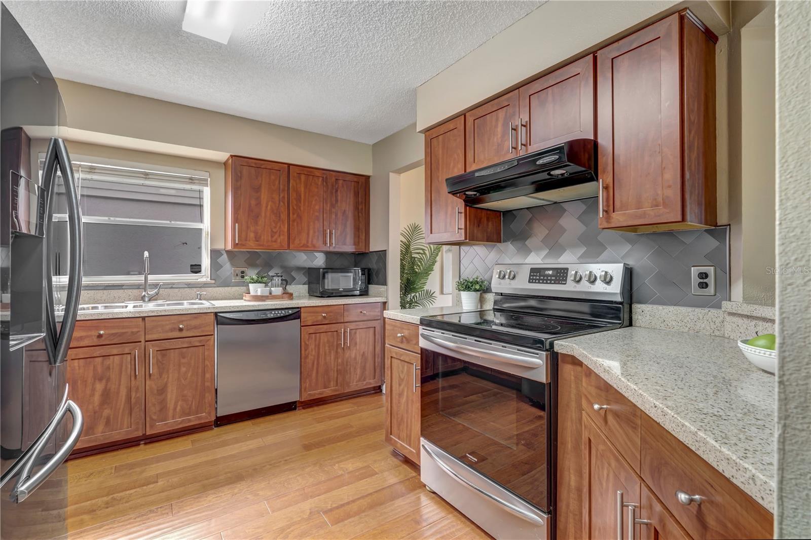 1324 Silverthorn Dr Property Photo 13