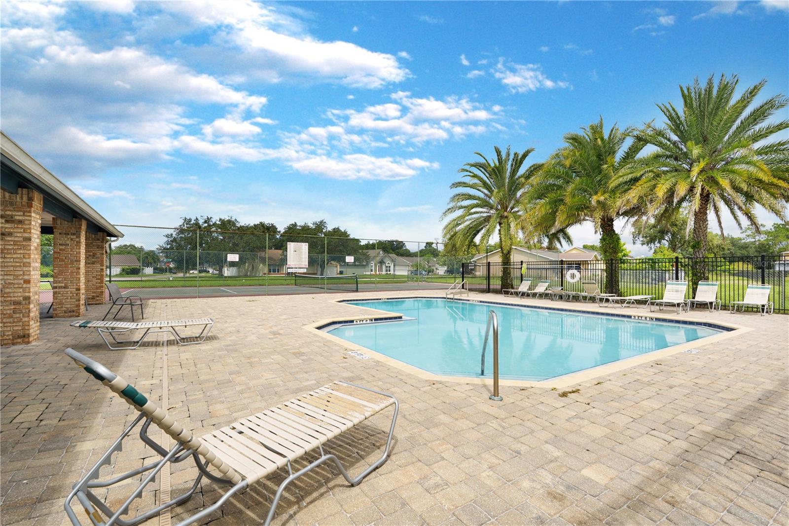 1324 Silverthorn Dr Property Photo 41