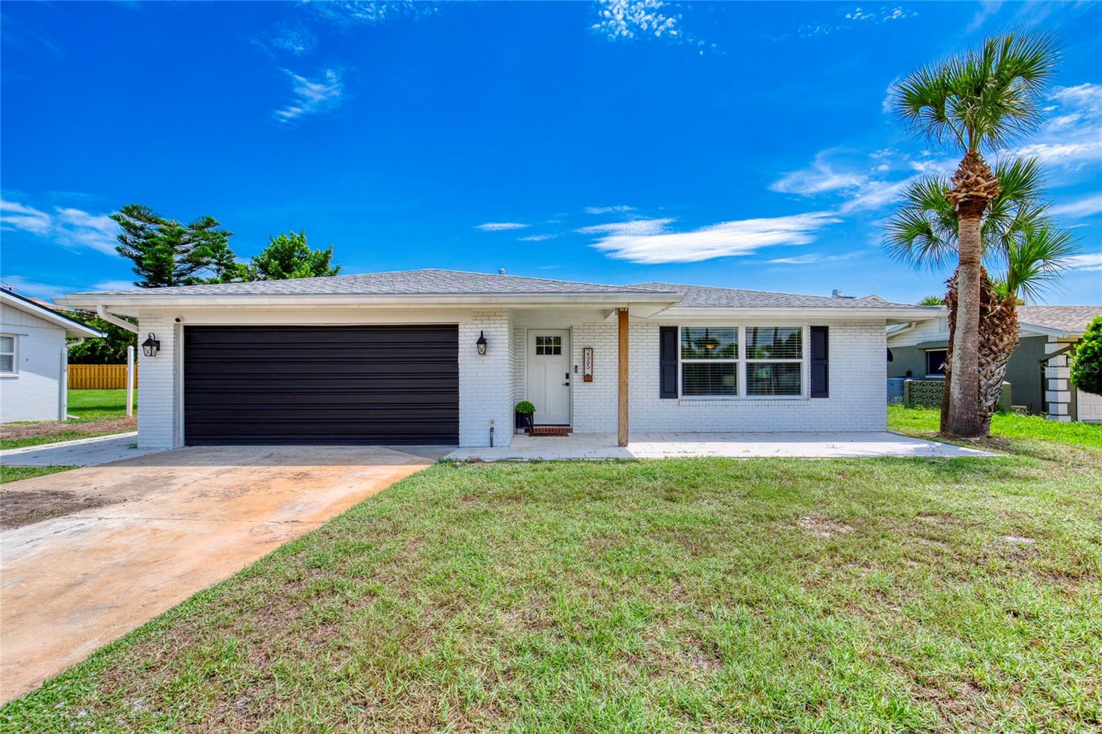 2565 S Peninsula Dr Property Photo 2