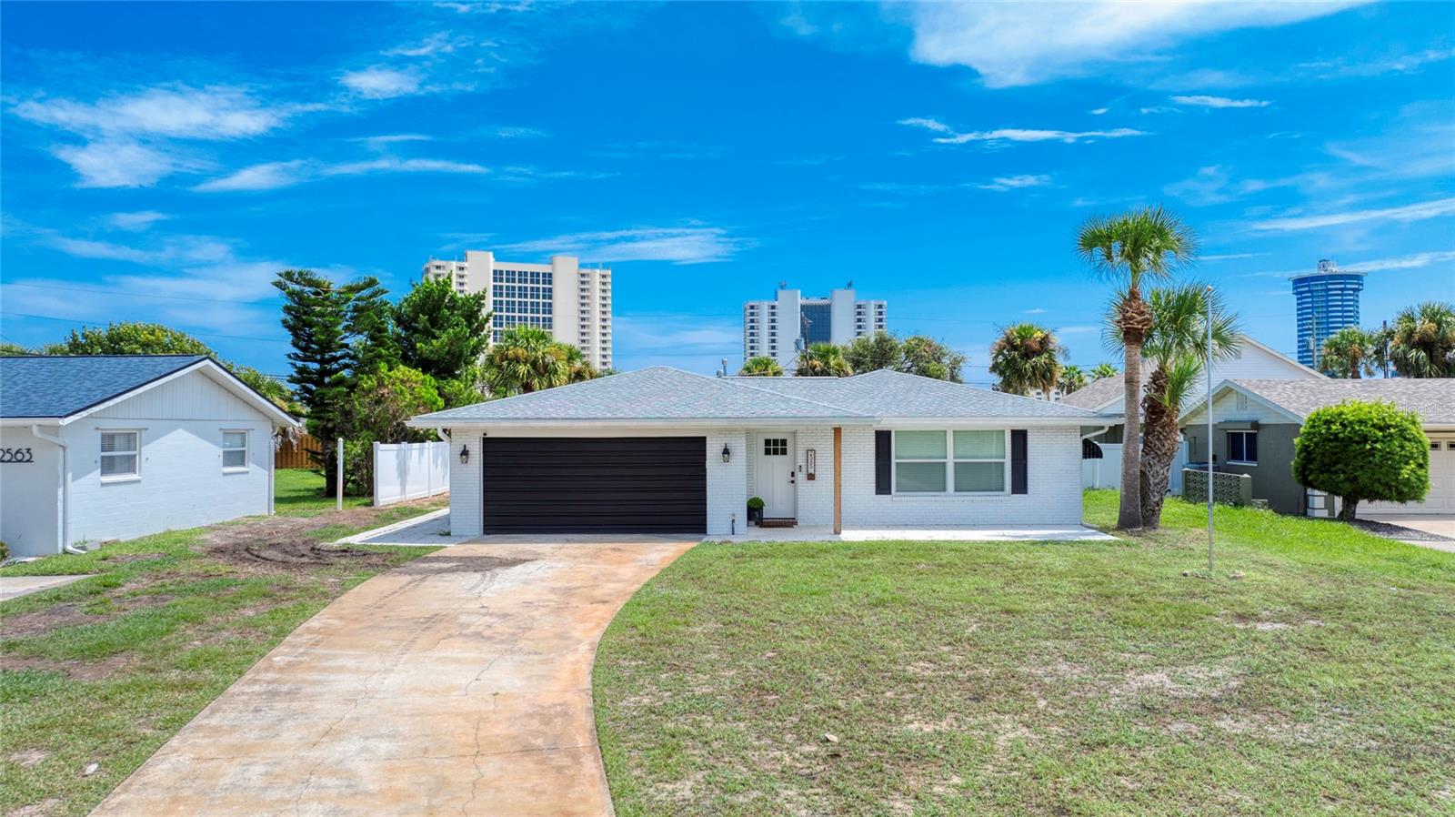 2565 S Peninsula Dr Property Photo 3