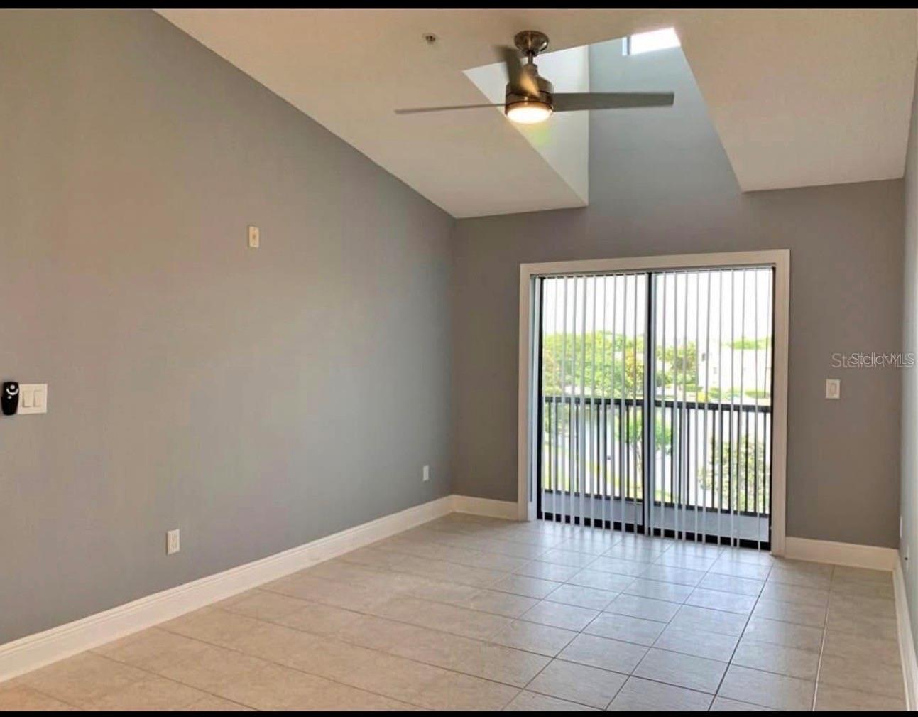 1135 S Pine Ridge Cir #e3 Property Photo 3