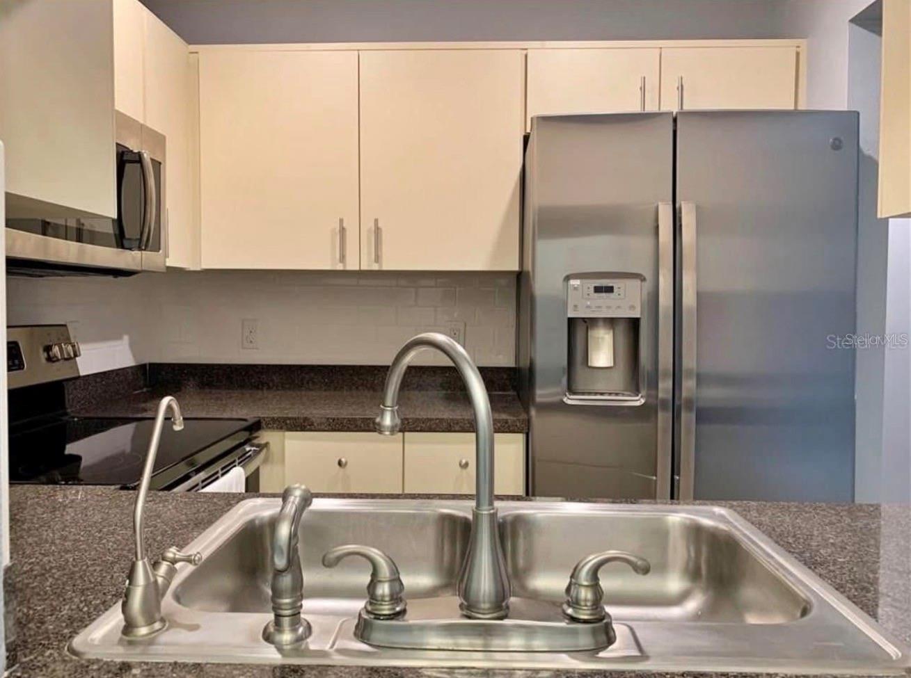 1135 S Pine Ridge Cir #e3 Property Photo 6