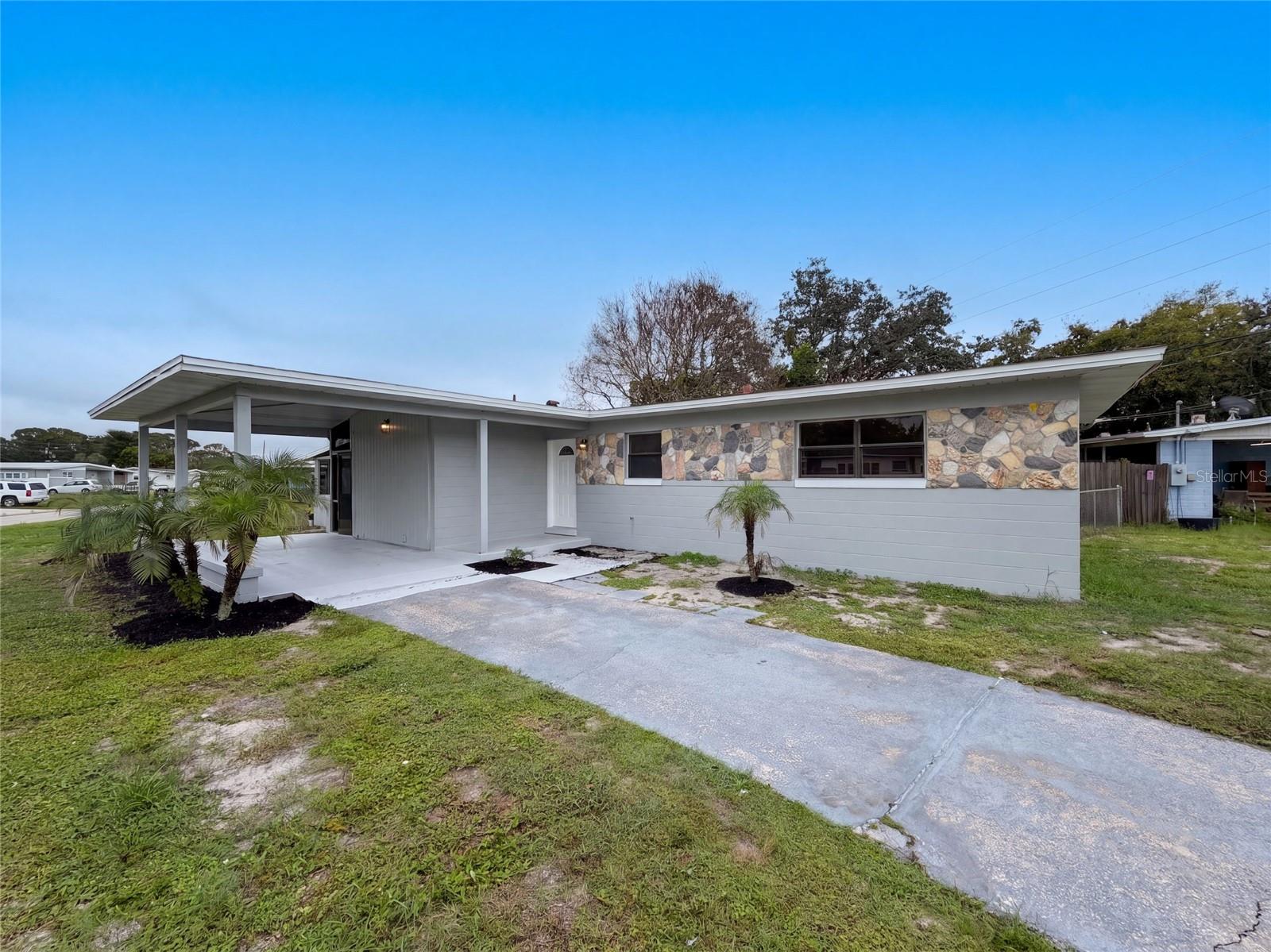 1053 Azalea Ln Property Photo 1