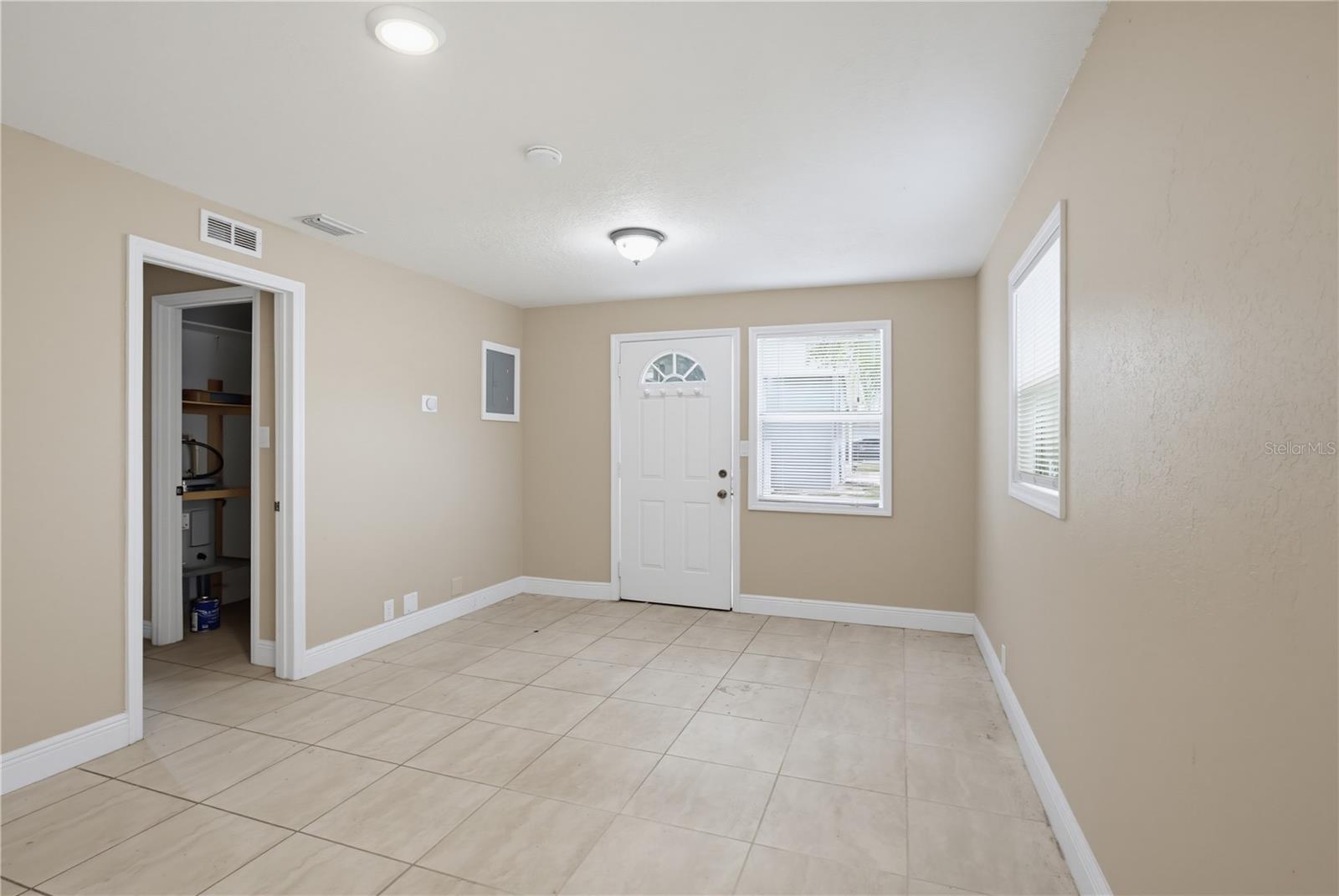 33 W Herrick Dr Property Photo 11