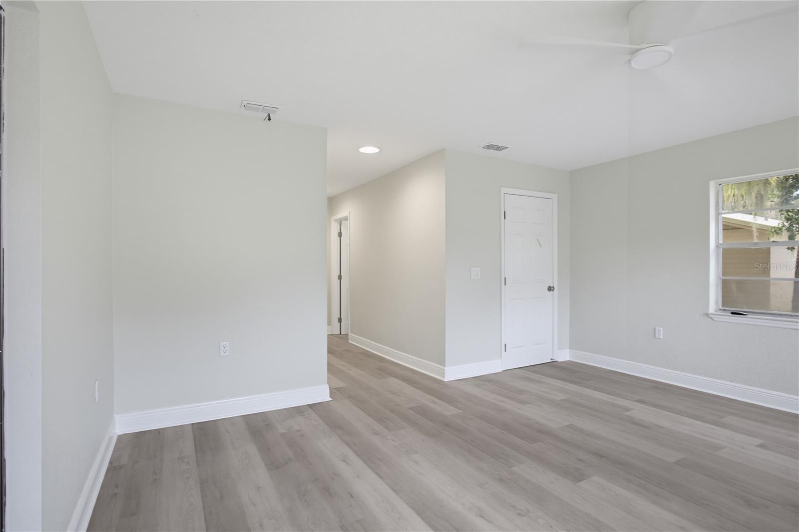 33 W Herrick Dr Property Photo 18
