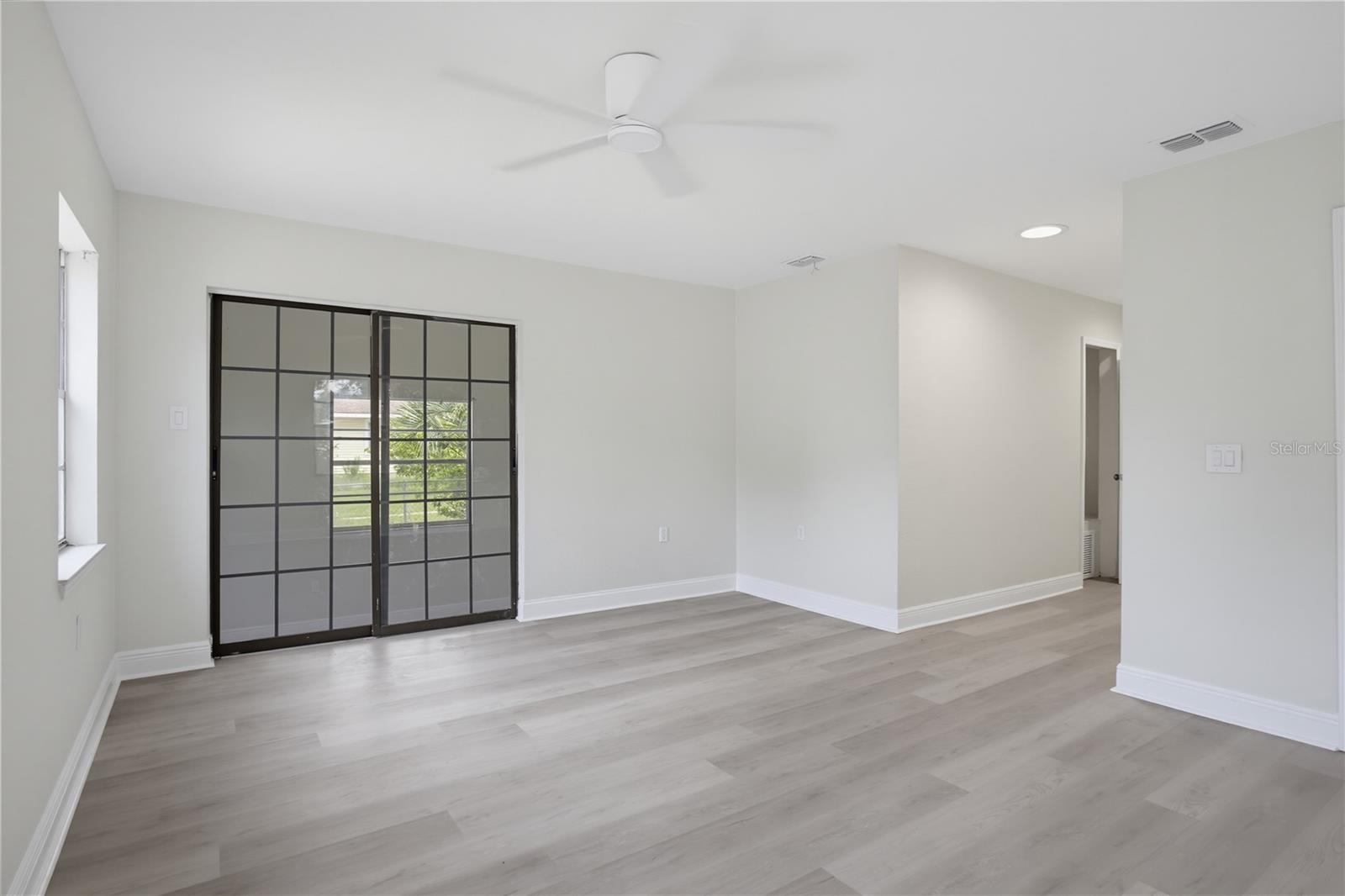 33 W Herrick Dr Property Photo 19