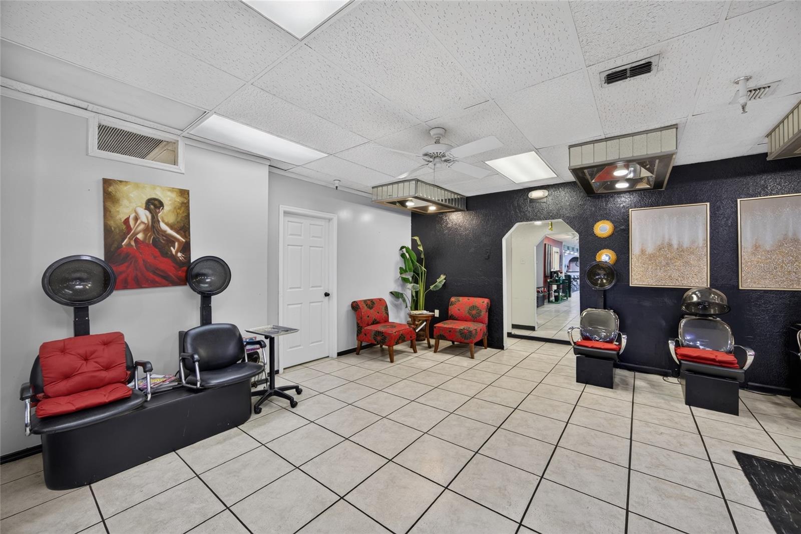 O6441280 Property Photo 3
