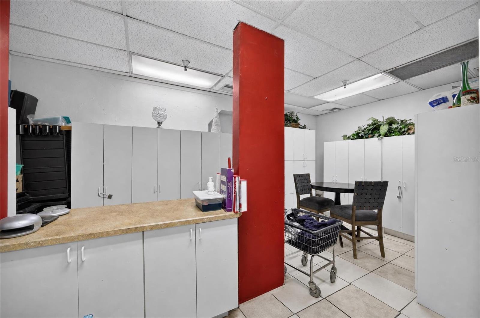 O6441280 Property Photo 9