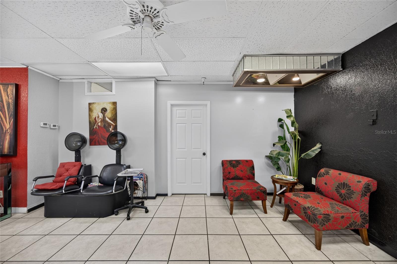 O6441280 Property Photo 17