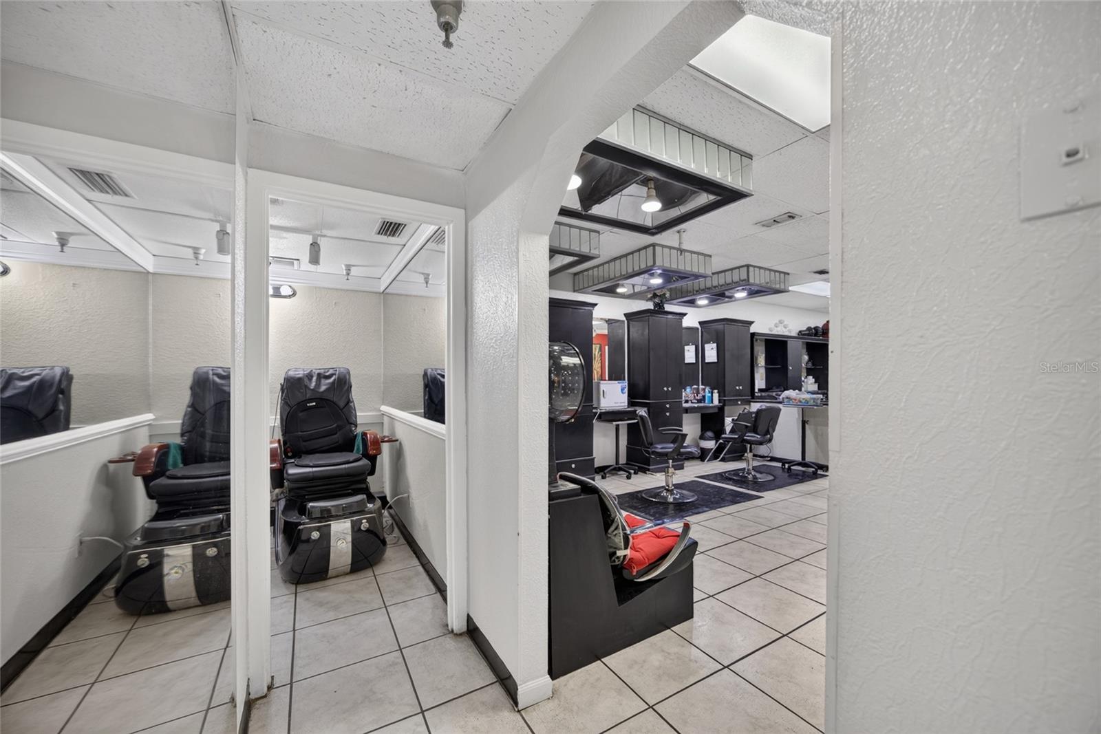 O6441280 Property Photo 18