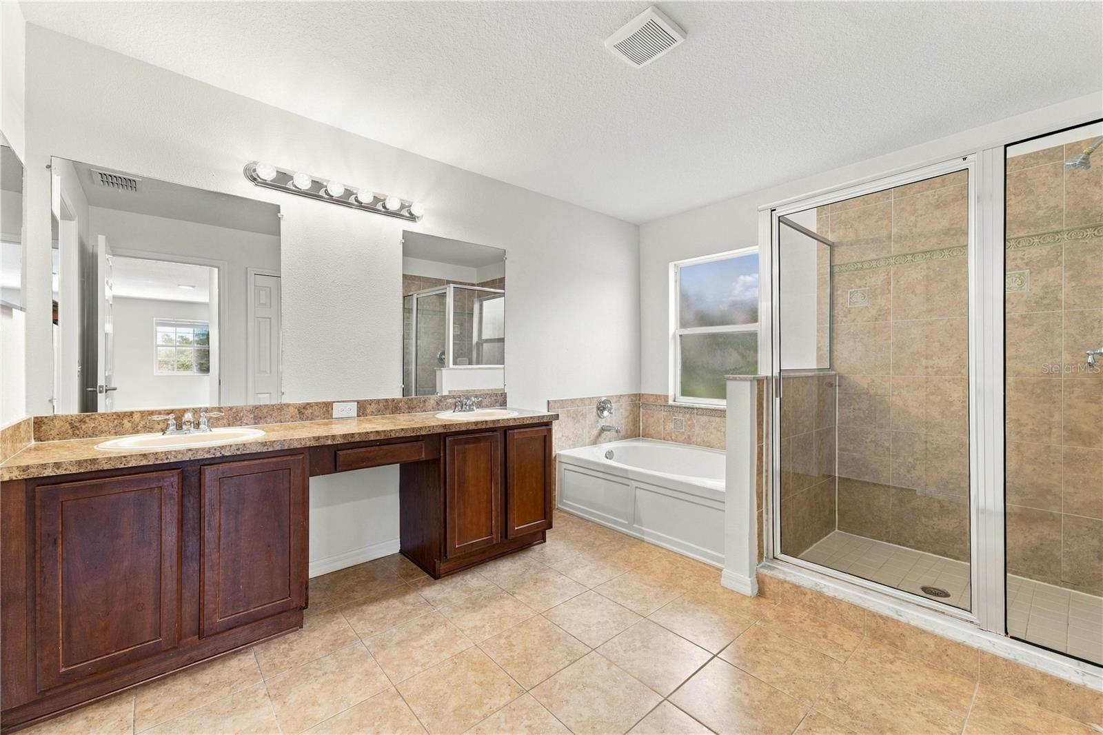 3247 Chessington Dr Property Photo 20