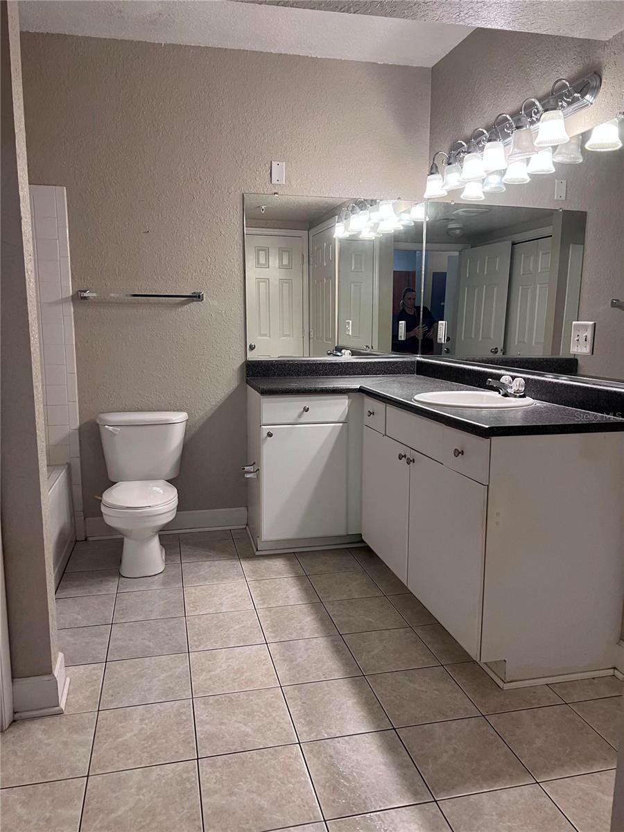 206 E South St #1033 Property Photo 7