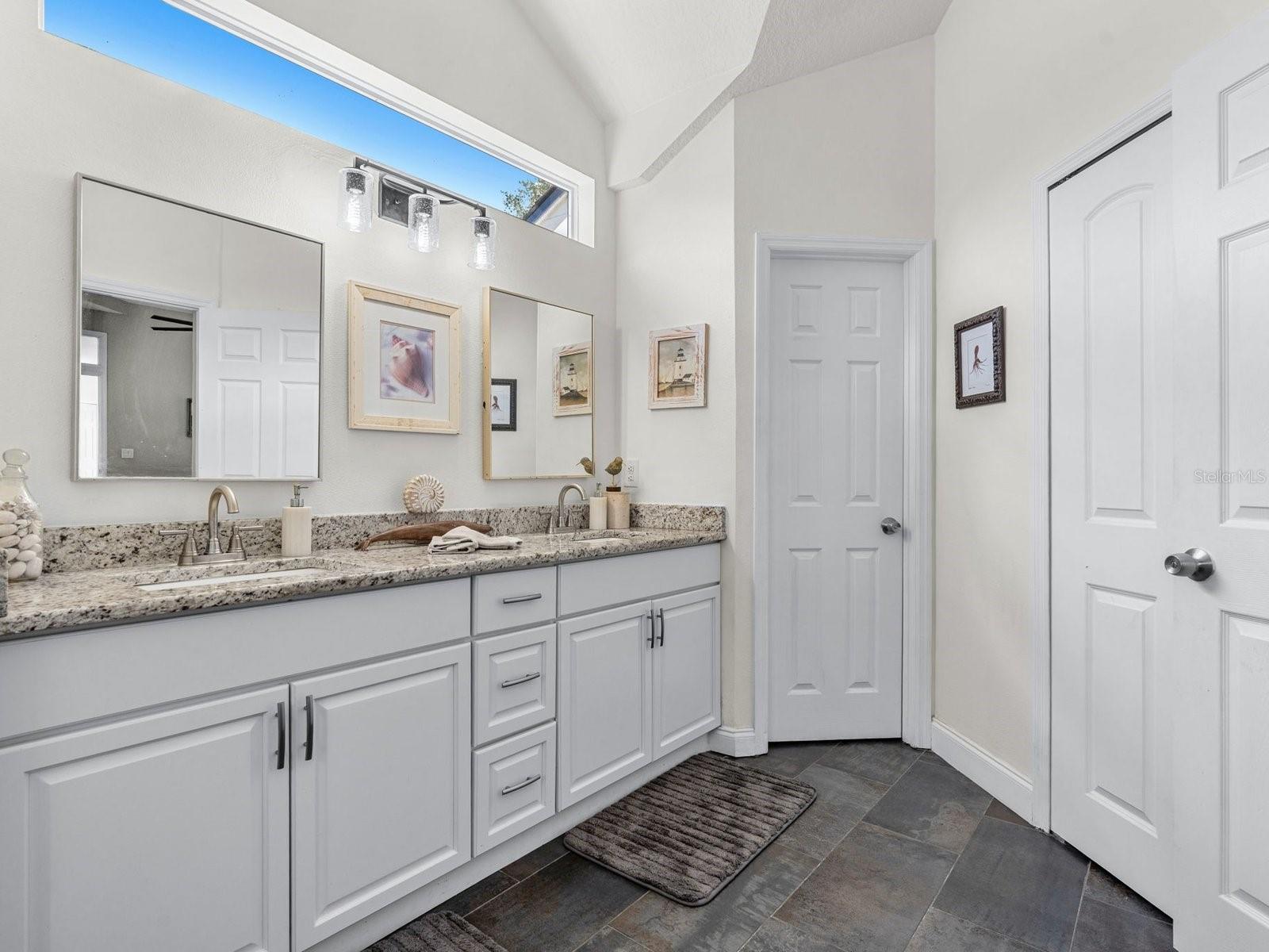 864 Bentley Green Cir Property Photo 16