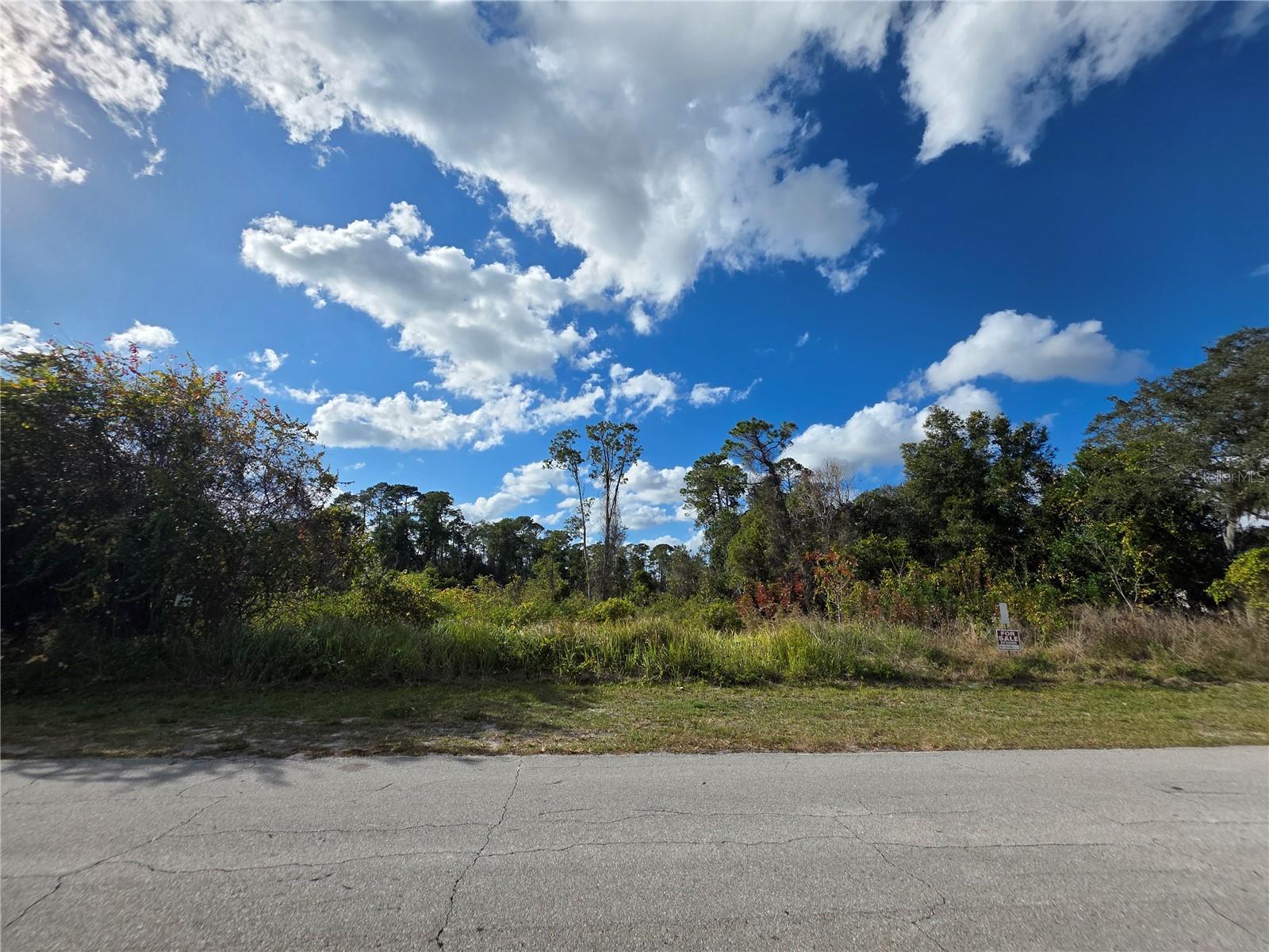 520 W KINGWAY DR Property Photo 1