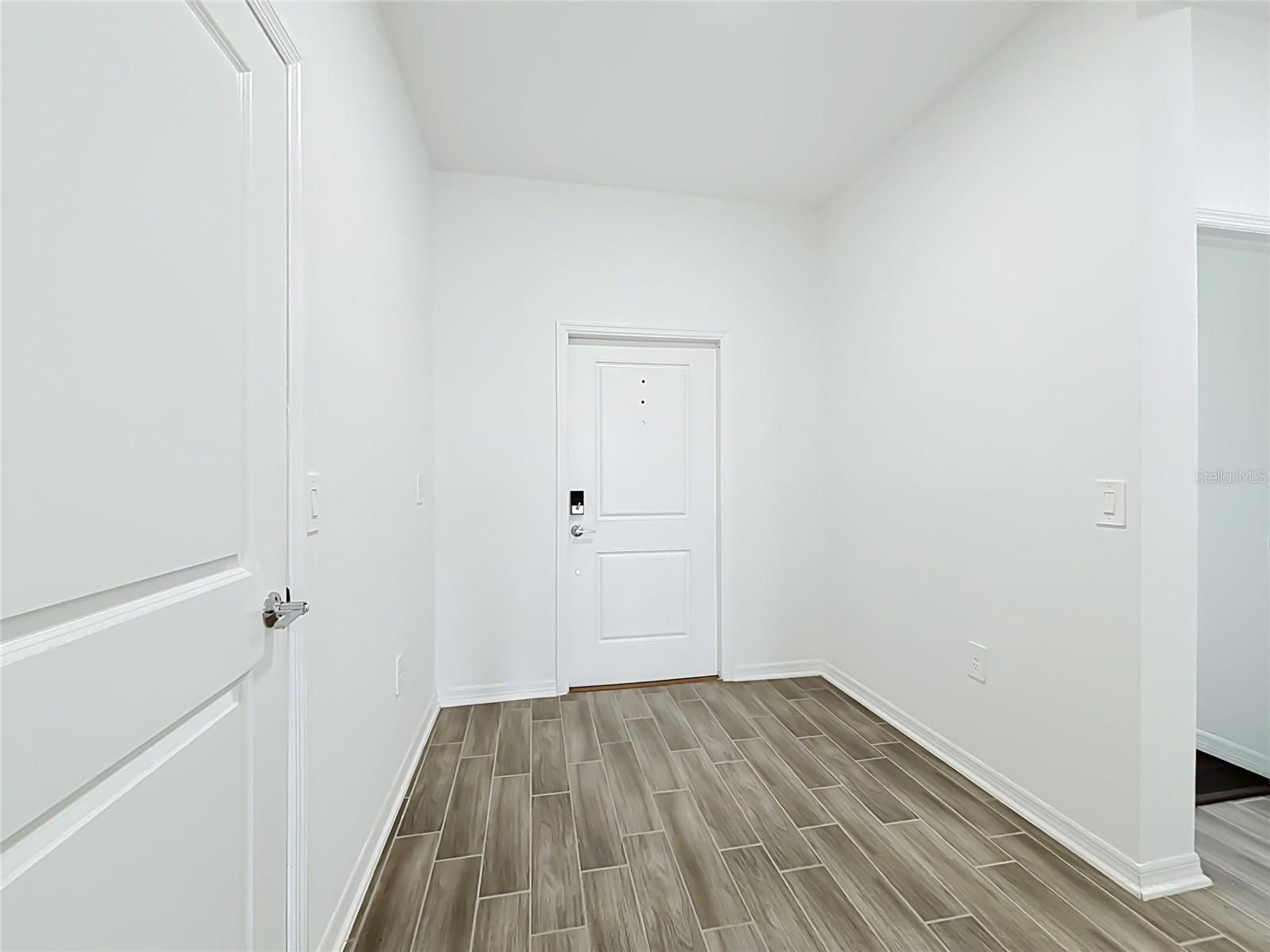 643 Grove St Property Photo 9