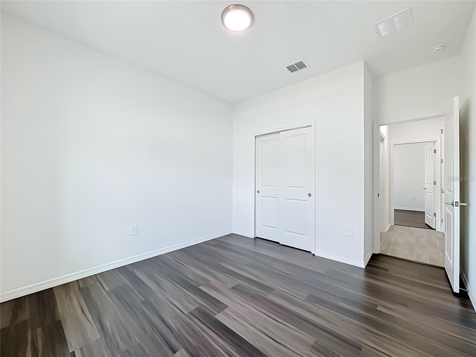643 Grove St Property Photo 17