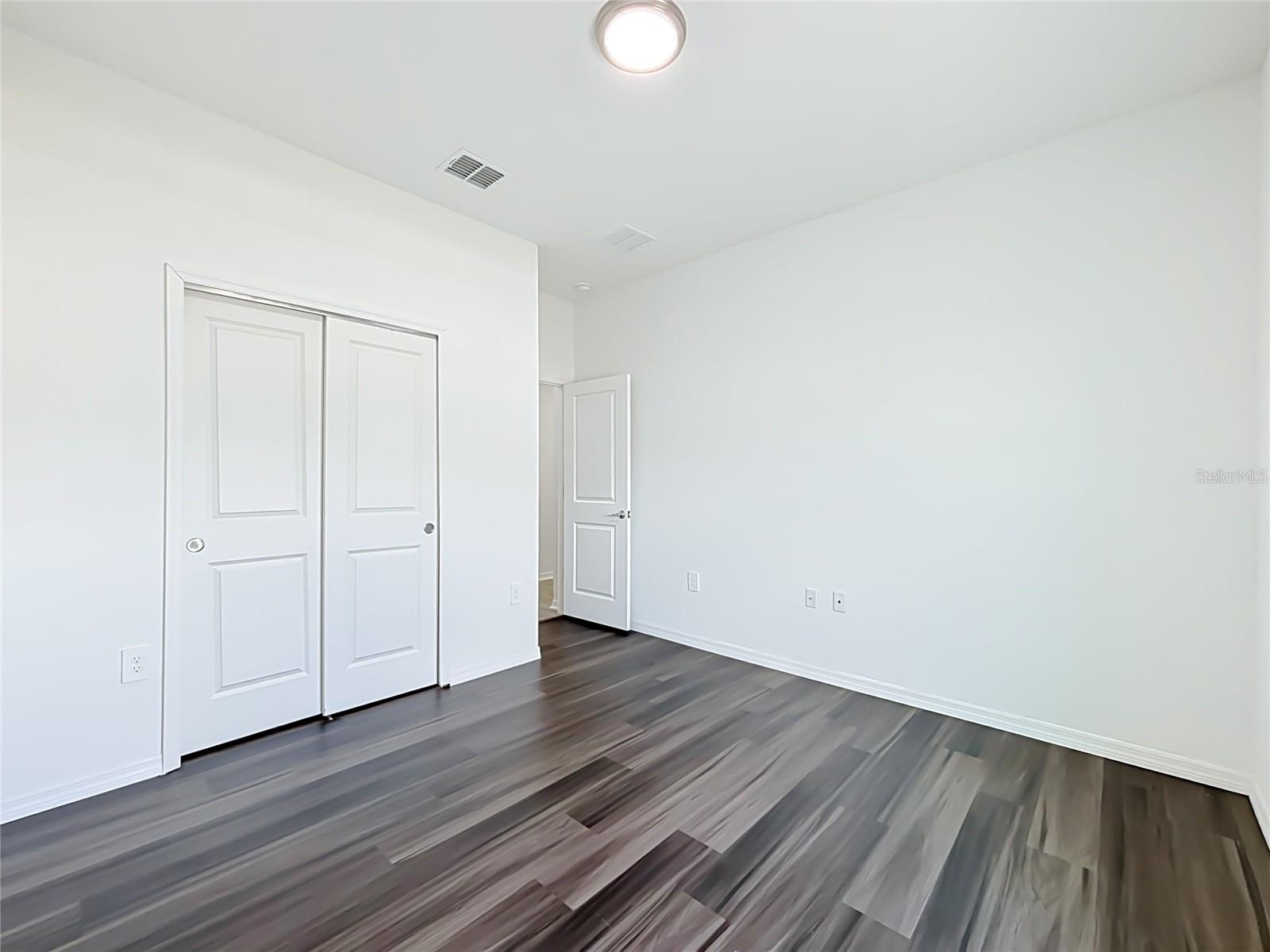643 Grove St Property Photo 18