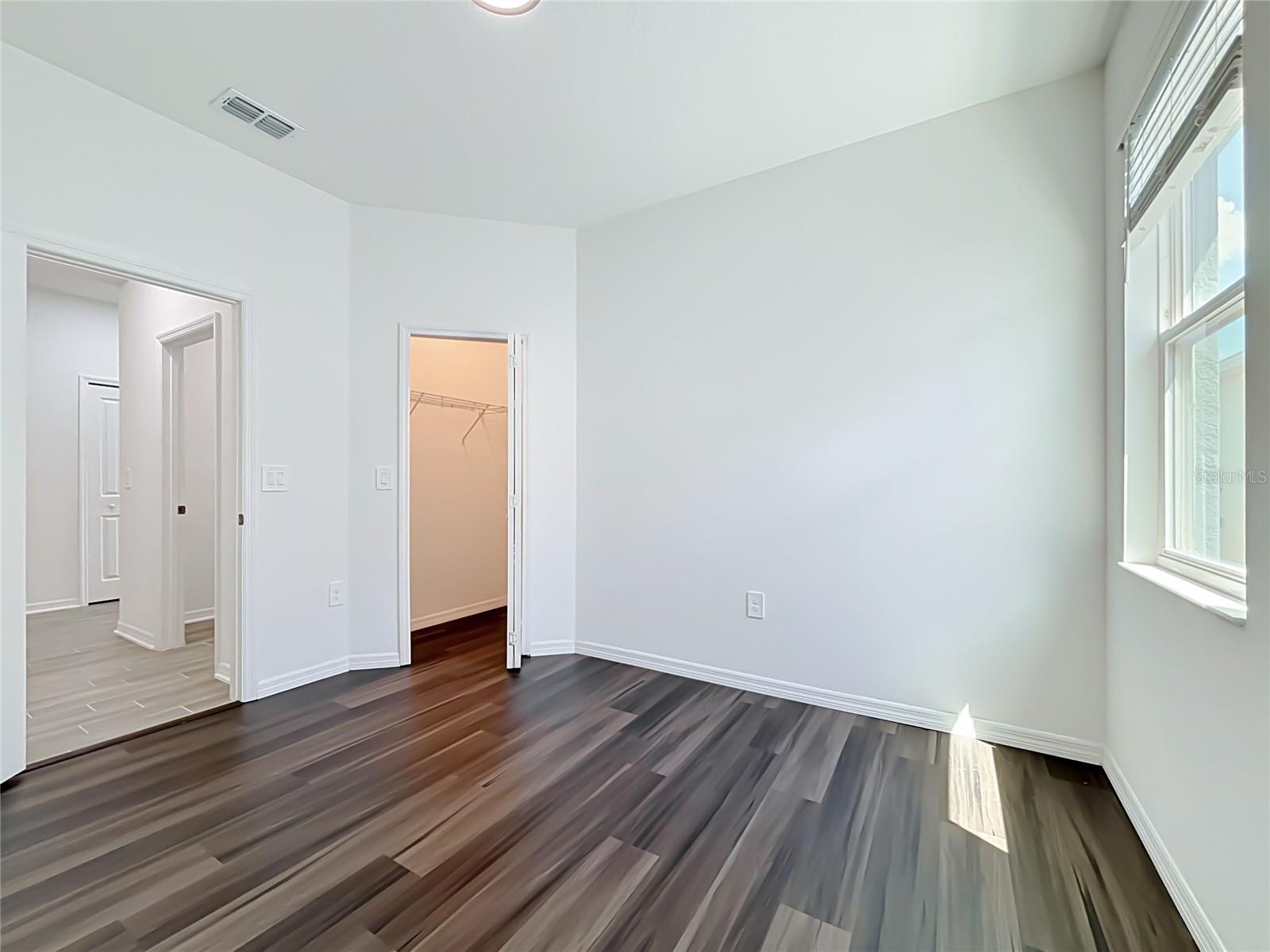 643 Grove St Property Photo 22