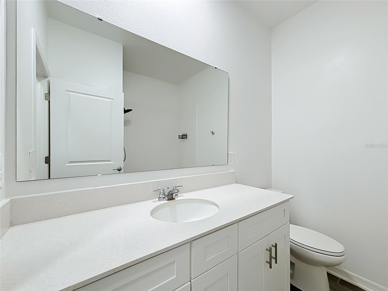 643 Grove St Property Photo 23