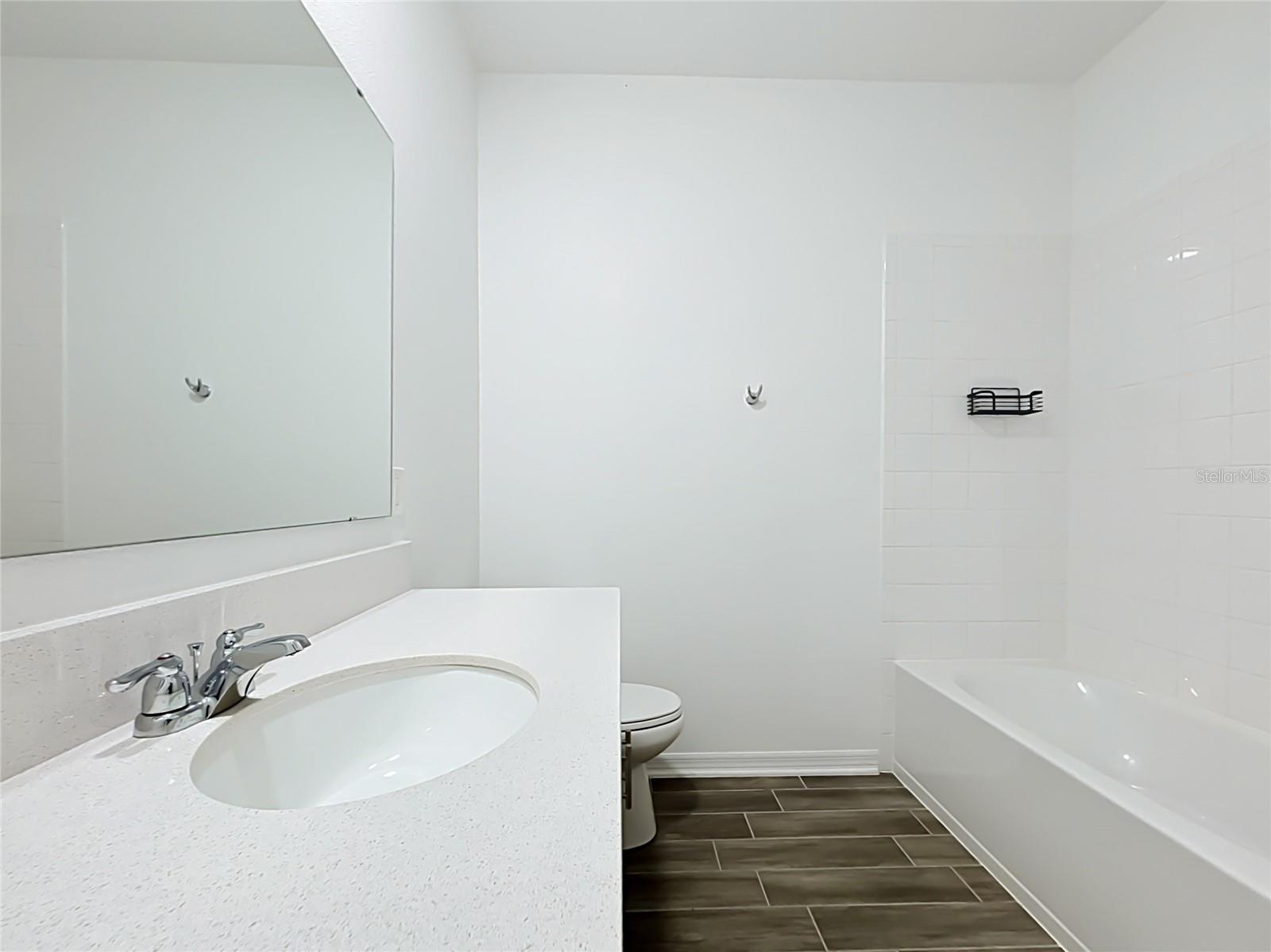 643 Grove St Property Photo 24