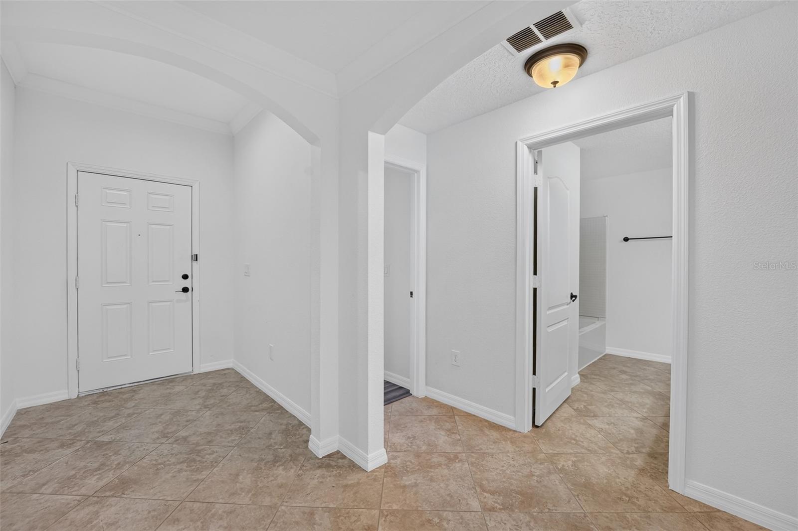 10648 Inside Loop Property Photo 6