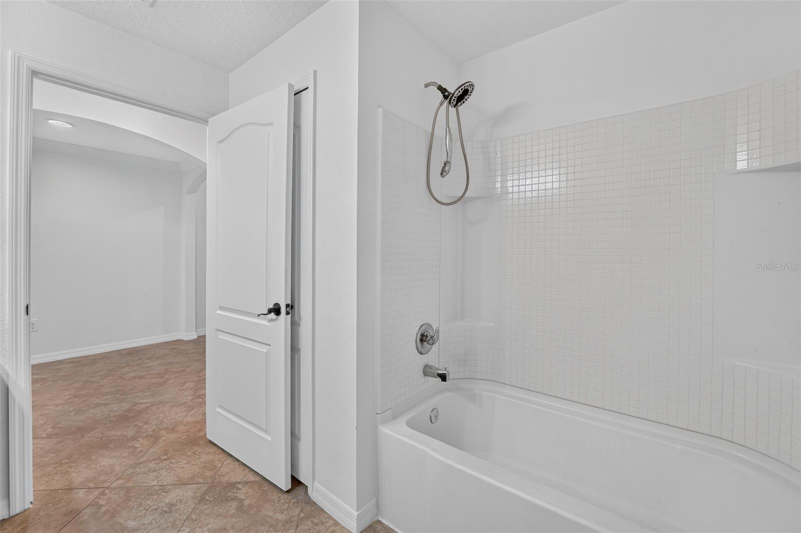10648 Inside Loop Property Photo 7