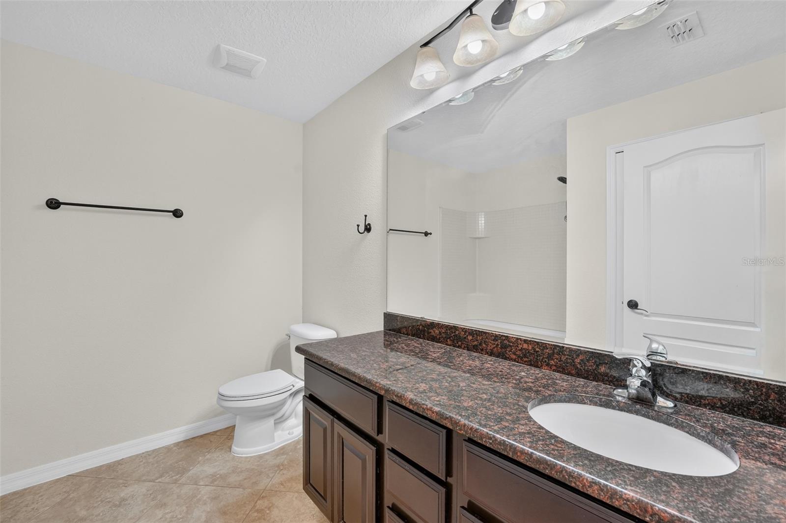 10648 Inside Loop Property Photo 8