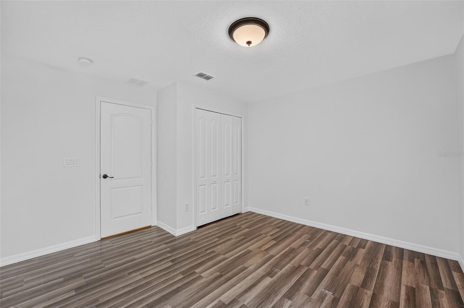 10648 Inside Loop Property Photo 13