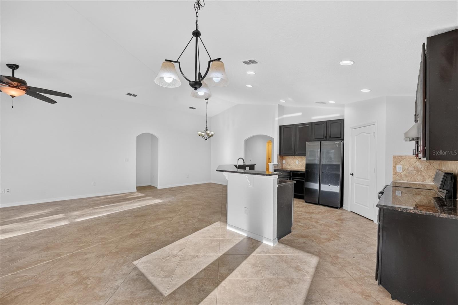 10648 Inside Loop Property Photo 19